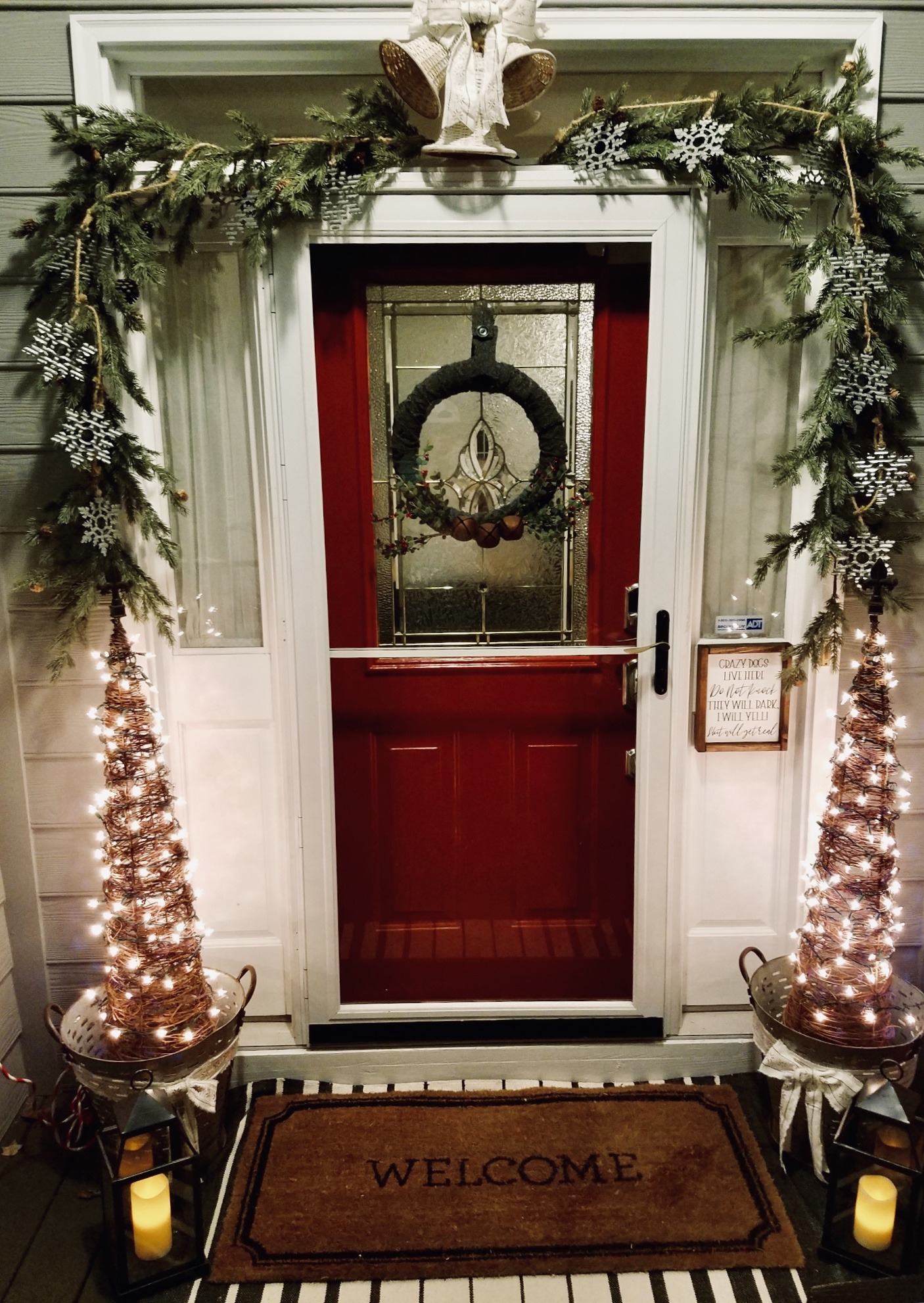 Simple outdoor rustic holiday porch - Cribbs Style